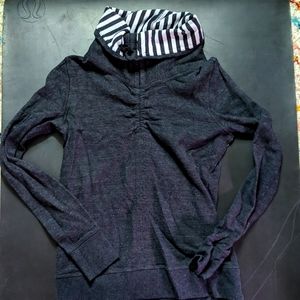 Lululemon In a Cinch reversible long sleeve size 4